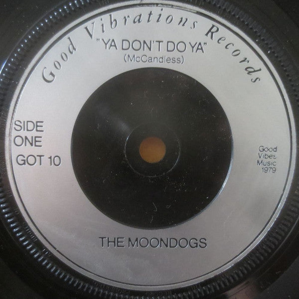 The Moondogs : She's Nineteen And Ya Don't Do Ya (7")